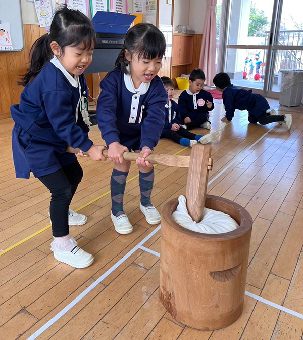 お餅つき